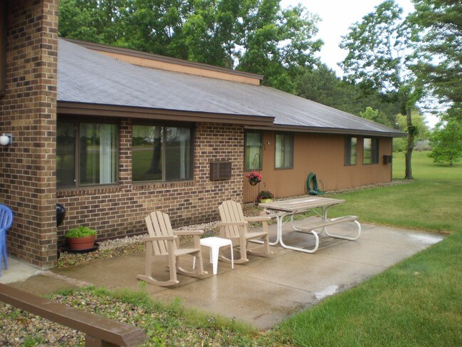 Primary Photo - Kingston Court