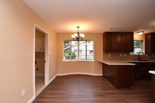 Building Photo - 2910 Colonial Dr