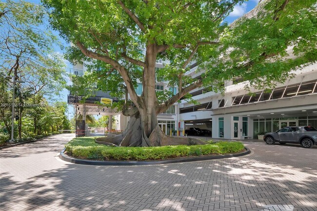 Building Photo - 1871 NW S River Dr