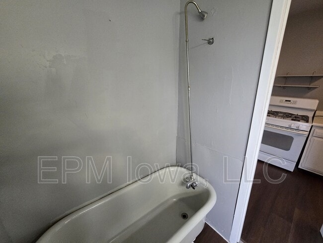 Building Photo - 949 13th St