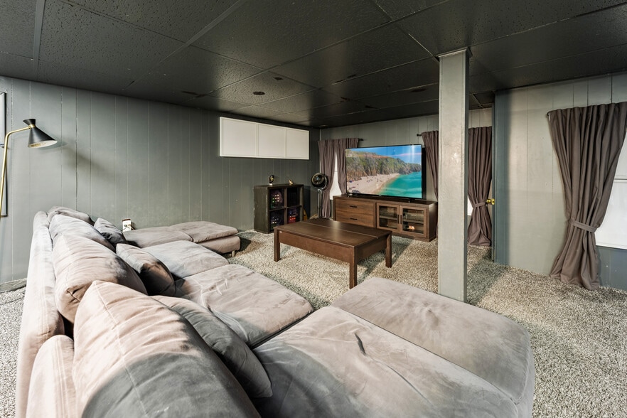 Basement Bonus Room - 510 Hemingway Dr