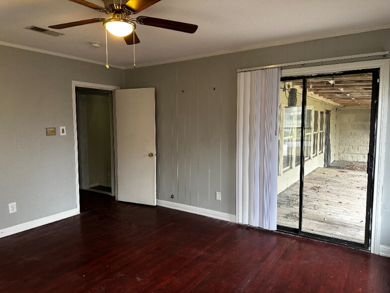 Building Photo - 1401 Springdale St