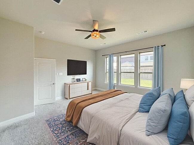 Building Photo - Gorgeous 4-Bedroom Home in Woodbridge Esta...