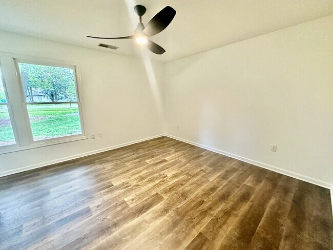 Building Photo - Completely Remodeled Ranch Style Home in the Heart of Downtown Bluffton and no HOA!