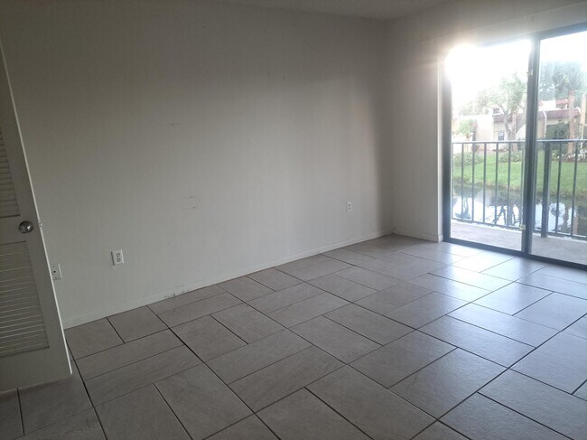 Building Photo - 2050 Oleander Blvd