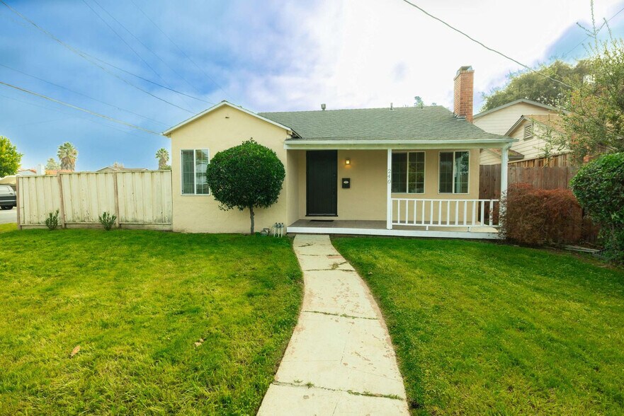 Building Photo - 240 E Hedding St