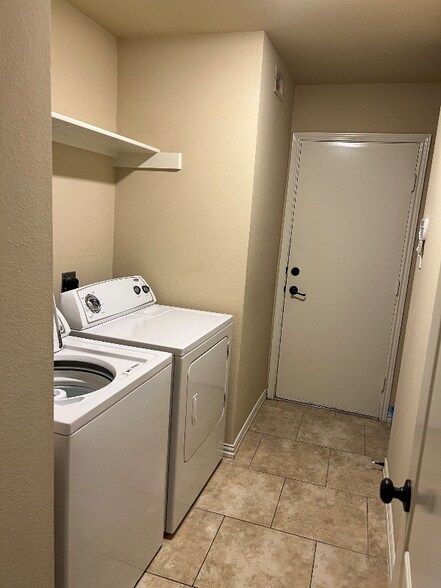 Building Photo - 6135 Wood Bayou