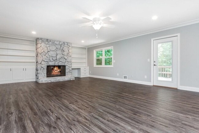 Building Photo - 2681 Ravenoaks Pl