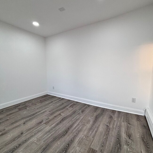 Building Photo - 12 Pine St