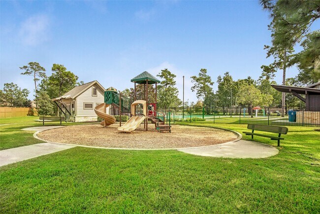 Building Photo - 16942 Lake Willowby Ln