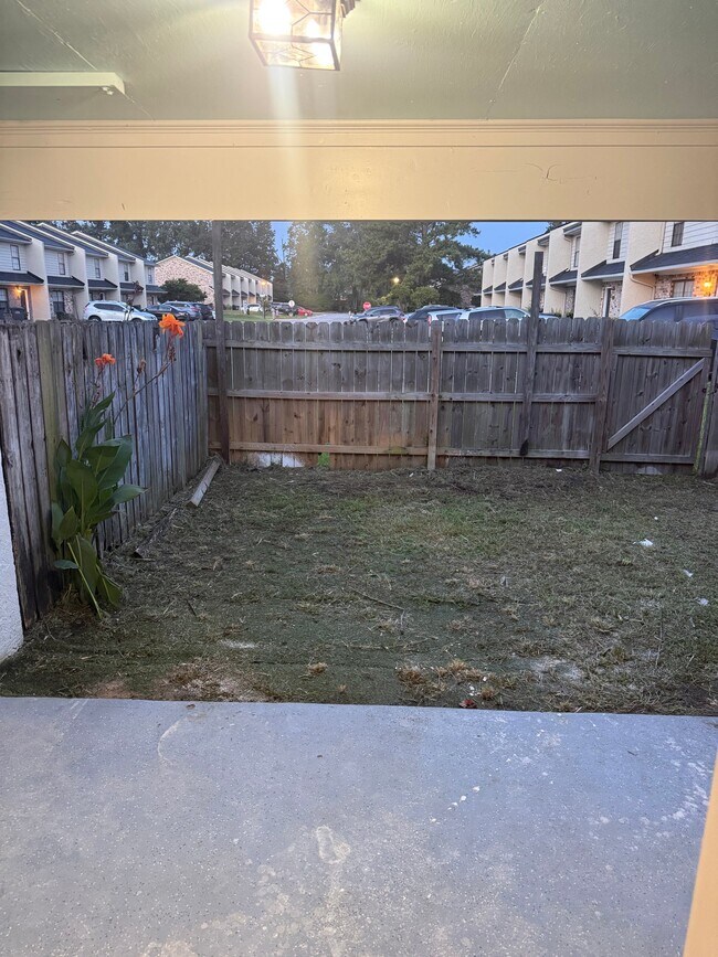 Building Photo - 5769 Dewsbury Ln