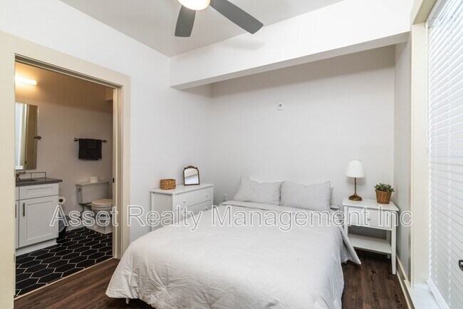 Building Photo - 1110 Franck St