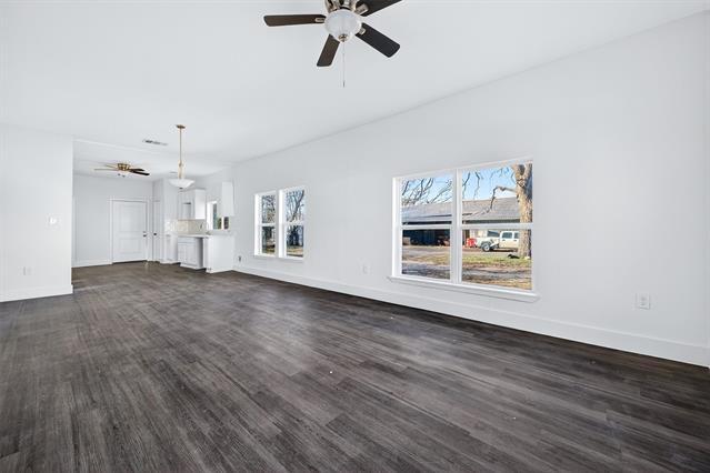 Building Photo - 710 E Lamar St