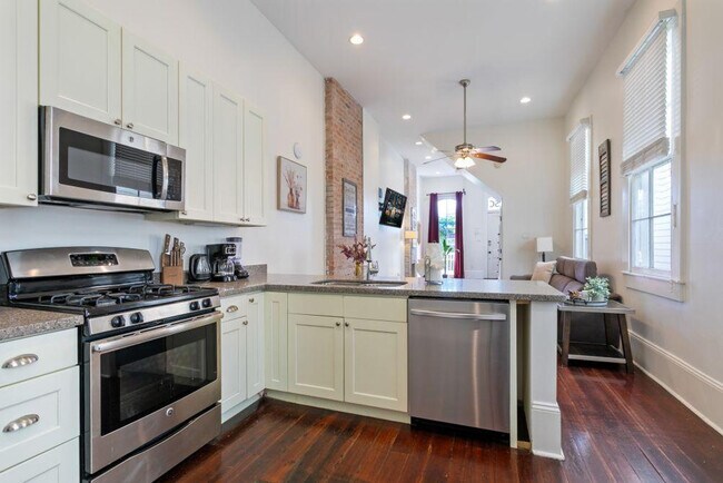 Building Photo - 1501 Robert C. Blakes Sr. Dr