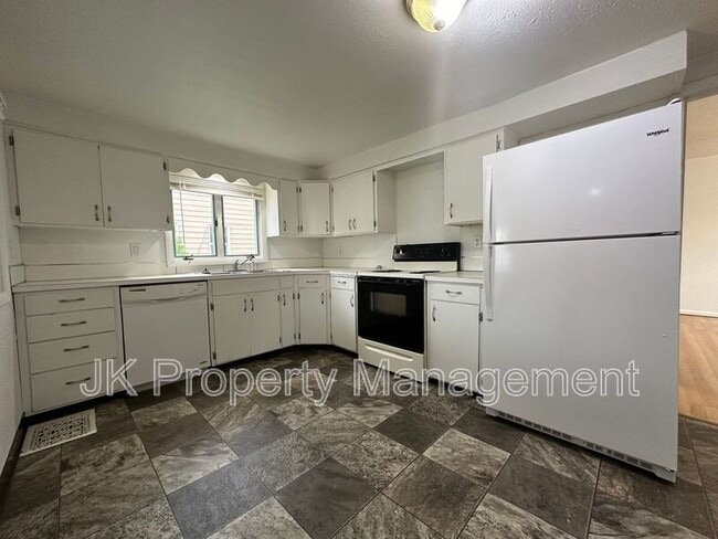 Building Photo - 2111 7th Ave N