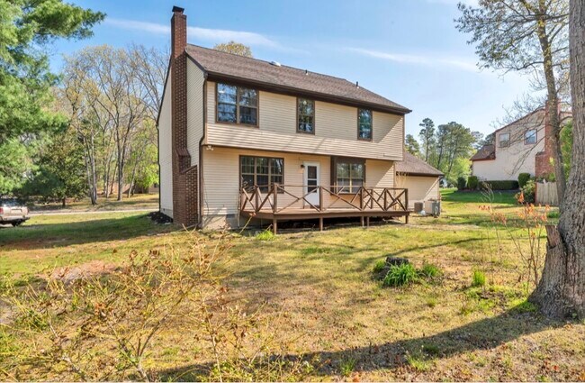 Building Photo - 134 Country Ln