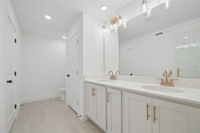 Building Photo - 15219 Hamlin Pk Dr