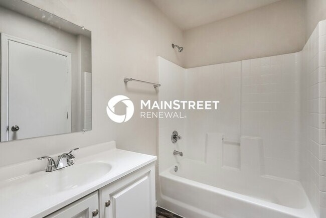 Building Photo - 4 Bedroom Pet-Friendly Home in TUCSON, AZ with Main Street Renewal