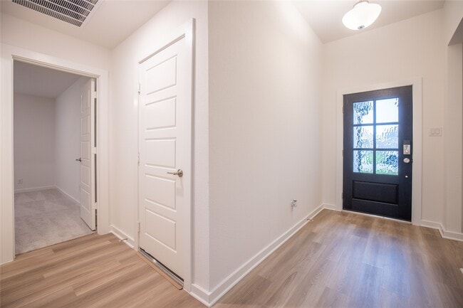 Building Photo - 5810 Sunkissed Dr