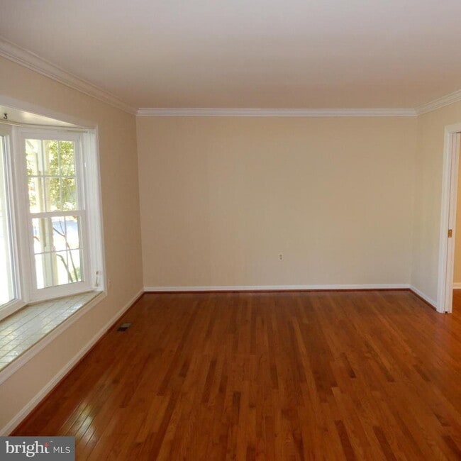 Building Photo - 7014 Maple Tree Ln