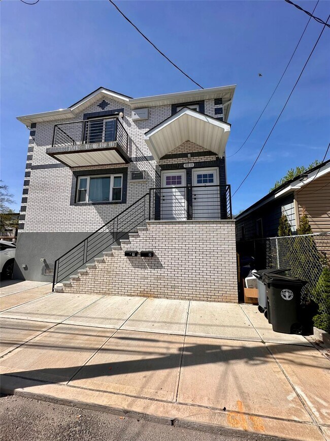 Primary Photo - 102-11 164th Ave