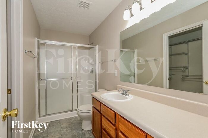 Building Photo - 919 Littleton Dr