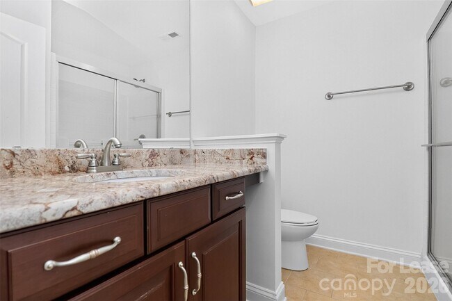Building Photo - 549 Daventry Ct