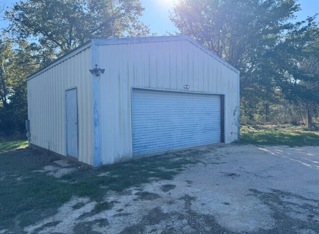 Building Photo - 233 FM 696