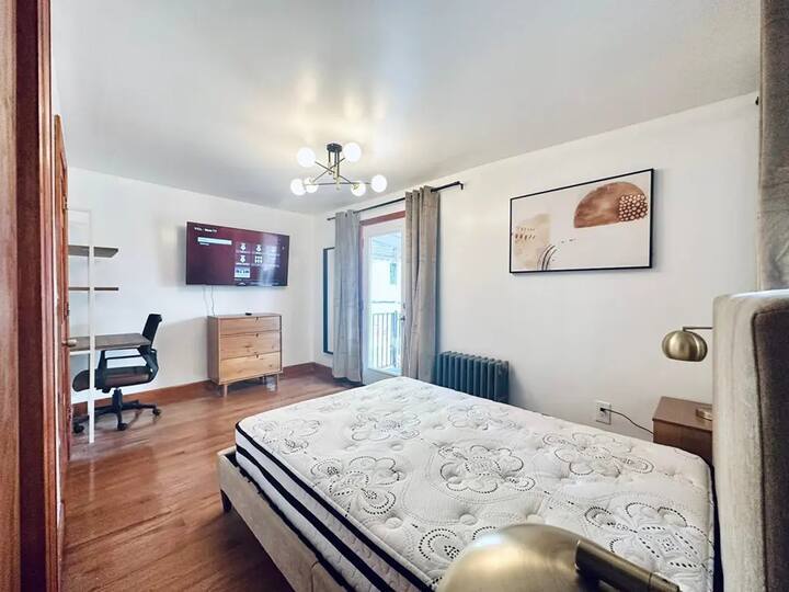 Building Photo - Furnished room/NOT APARTMENT