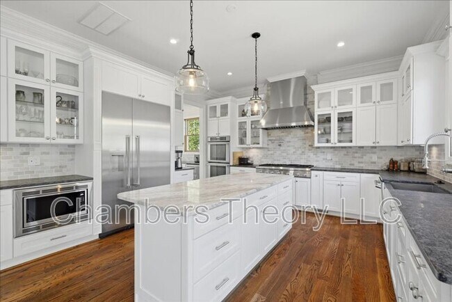 Building Photo - 7010 Girard St