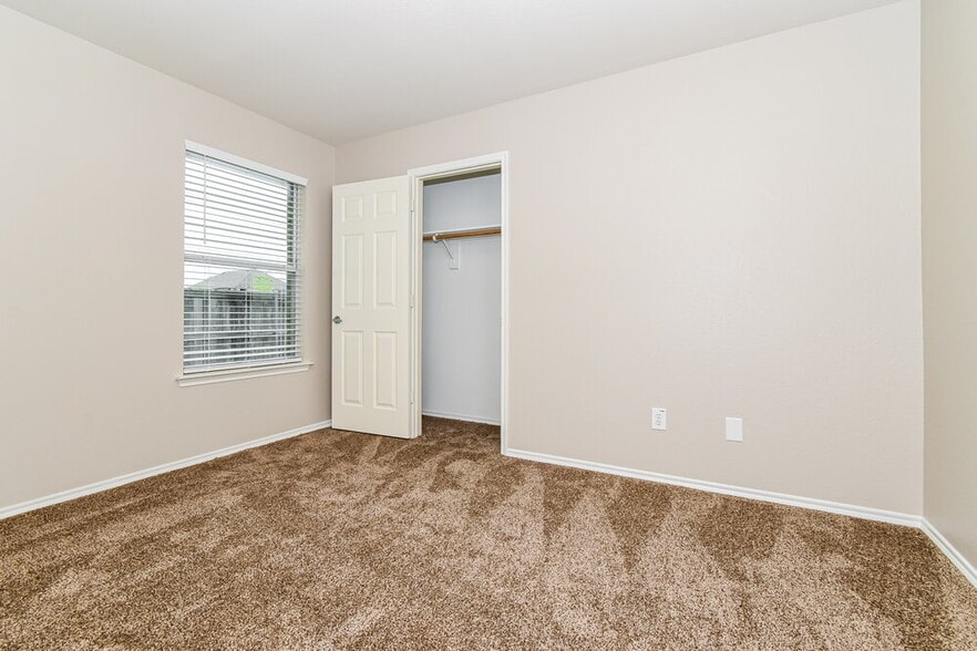 Building Photo - 600 Preston Dr