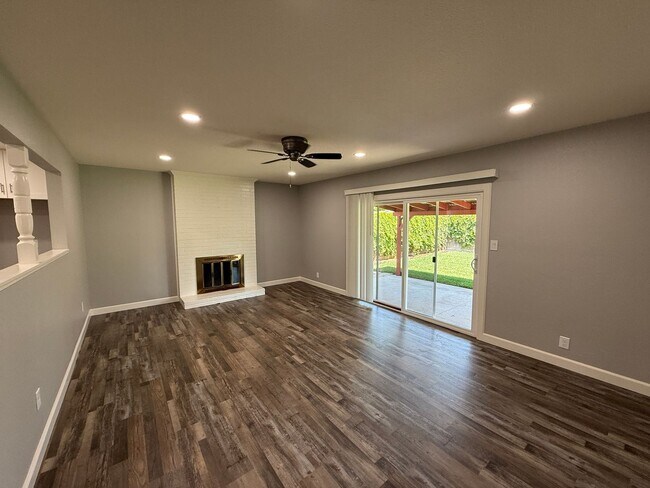 Building Photo - Newly remodeled 3 bedroom in the heart of ...