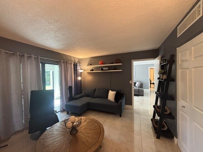 Building Photo - 1705 Presidential Way