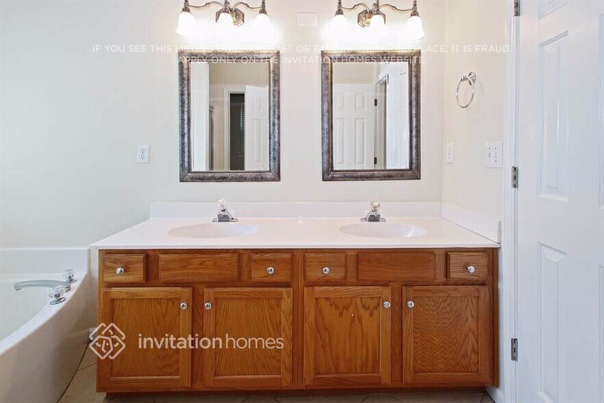 Building Photo - 5743 Heron Point Pl SW