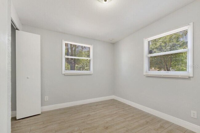 Building Photo - 1325 Windsor Way