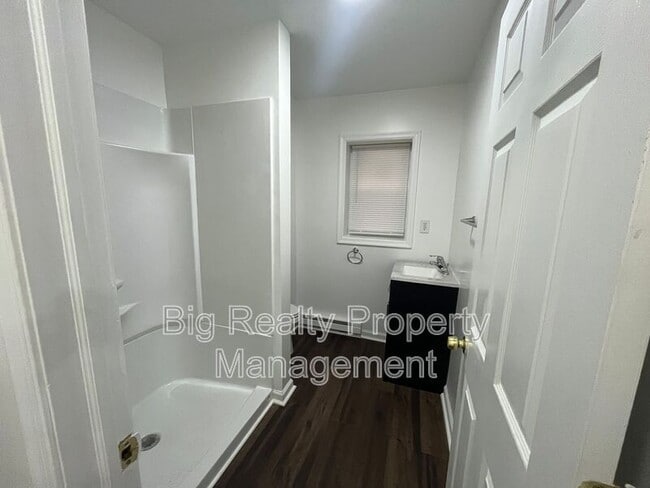 Building Photo - 29 N Main St