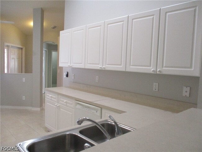 Building Photo - 4330 SW 7th Pl