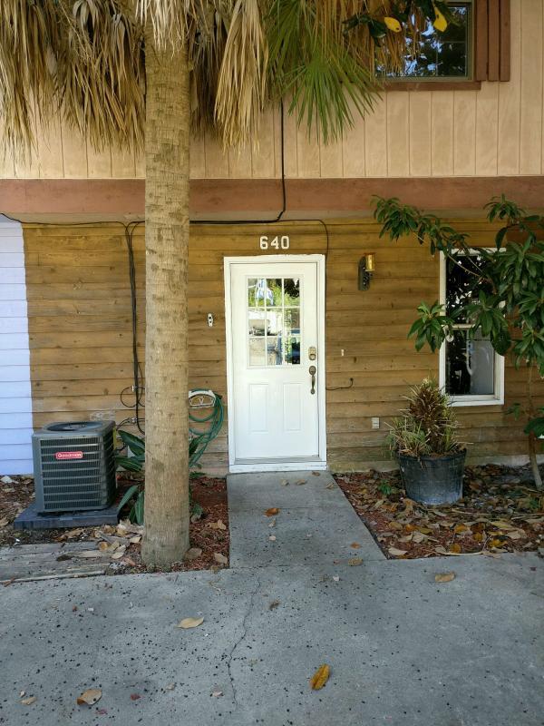 Building Photo - 640 Sandalwood Dr