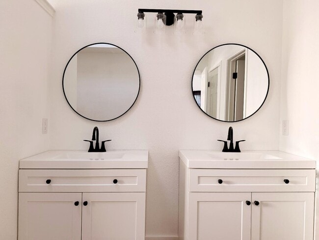 Building Photo - 1706 Woodwind Ln