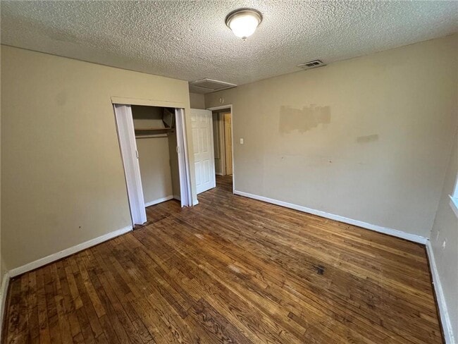 Building Photo - 4670 Rosewood Dr