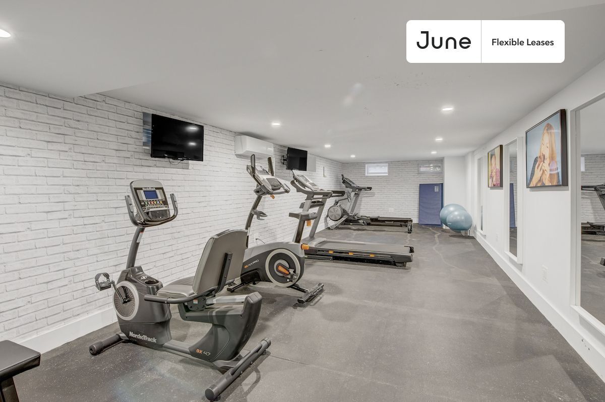 Building Photo - Eclectic ROOM at The Woodbine House