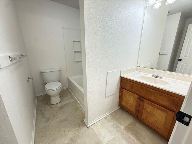 Building Photo - 107 E Moerbe