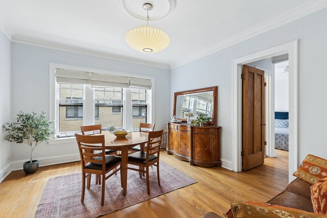 Building Photo - 832 Michigan Ave