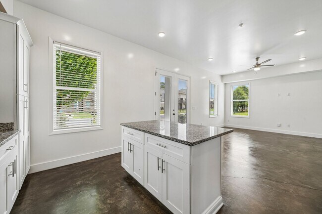 Building Photo - 501 Wesley Pl