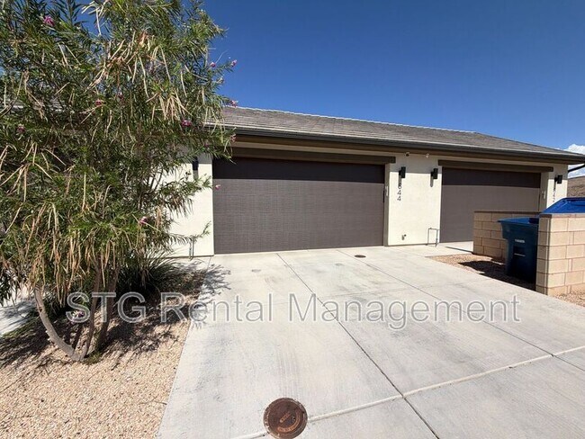 Building Photo - 644 Rosa Ln