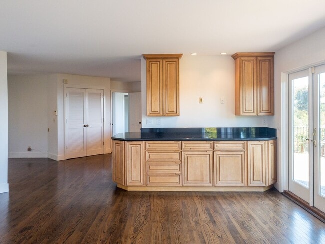 Building Photo - 27 Meadow Hill Dr