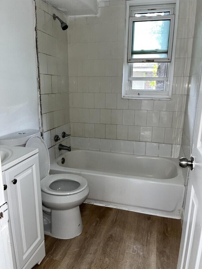 Building Photo - 2 bedroom in Jacksonville FL 32209