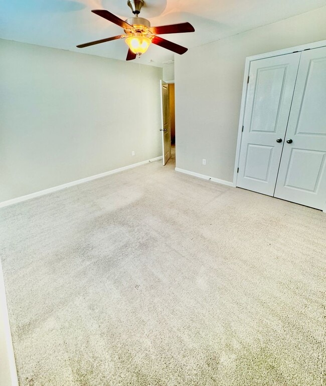 Building Photo - 3 Bed 2 Bath Townhome Located in Cokers Co...
