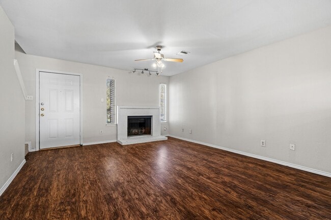 Building Photo - River Crossing ATX - Townhome - 2bd/2.5ba - W/D - Close to Downtown - $1395