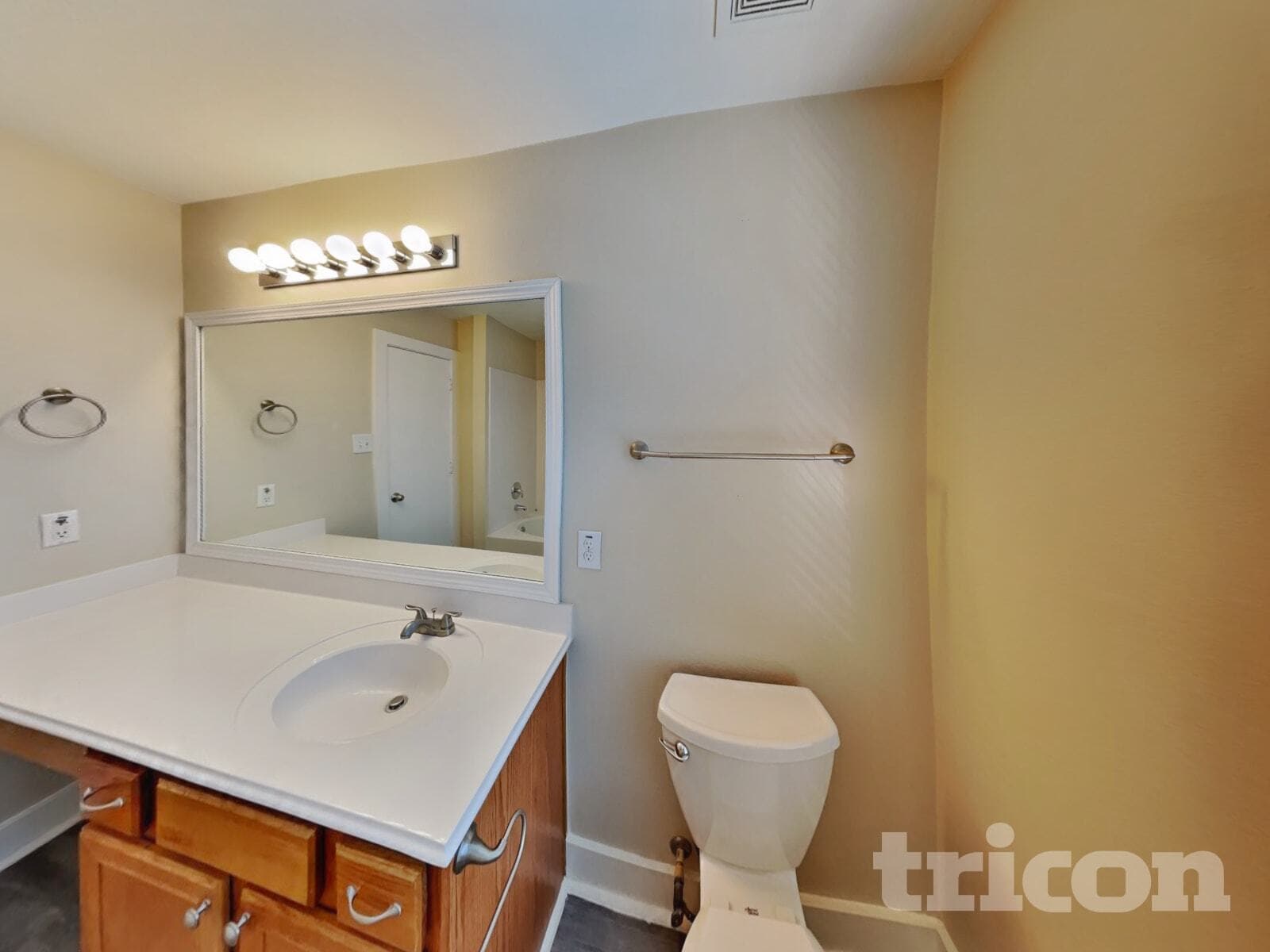 Building Photo - 823 Lightningbug Ln